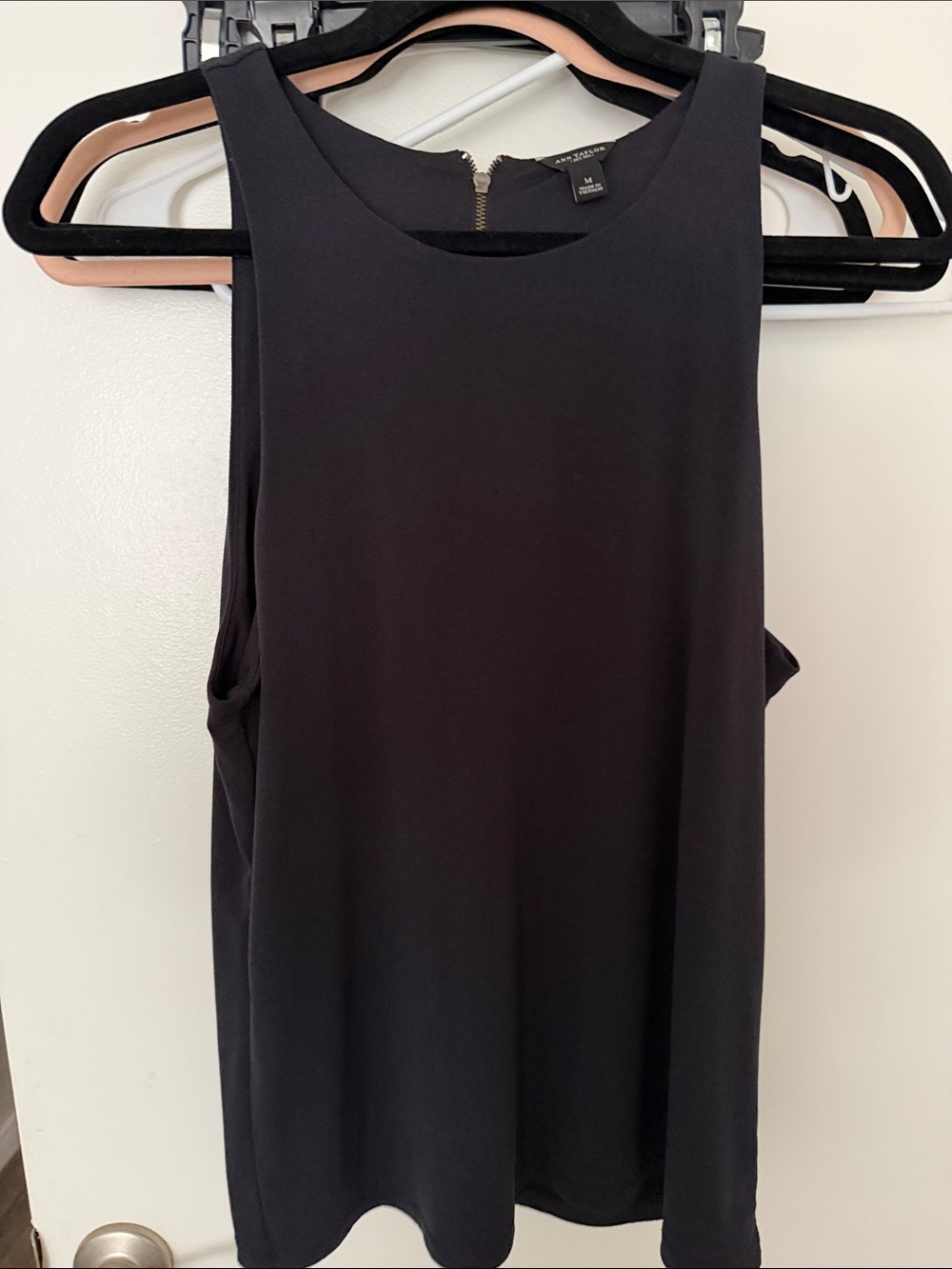 Ann Taylor Black Sleeveless Round Neck Tank